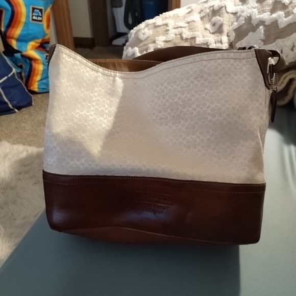 Preowned Vtg Signature Jacquard & leather Tan Tote - Picture 2 of 8